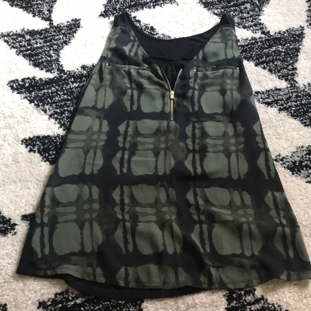 💕 3/$25 Green & Black Tank